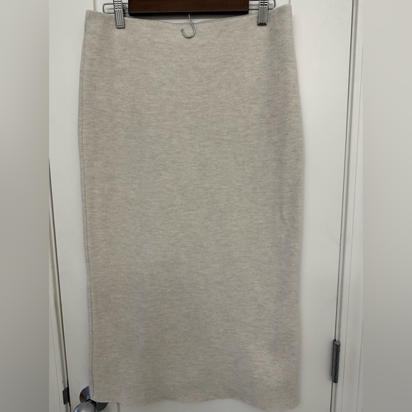 Gently used Zara Soft Pencil skirt, Size L, 56% polyester 44% cotton. Beige Marl - Picture 3 of 3